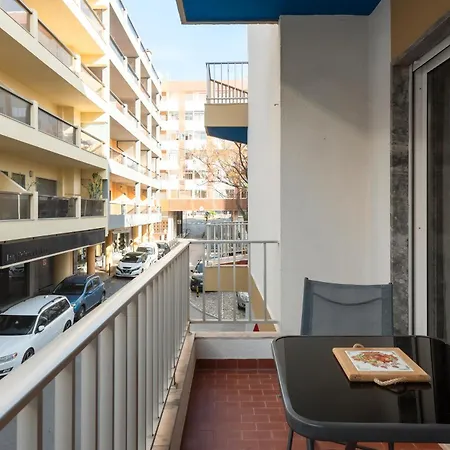 Jaune - 50 Meters To The -
